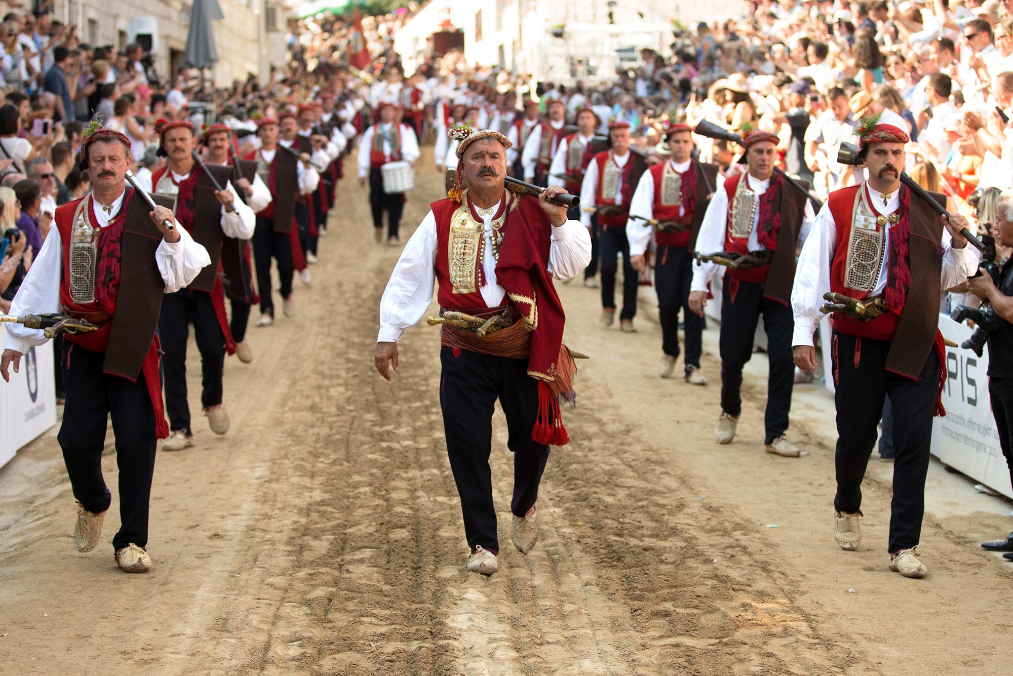 Alkarska odora i oružje